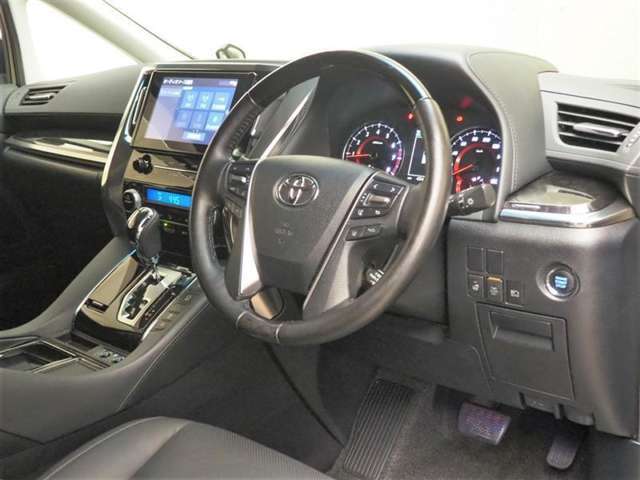 見通しのよいすっきりとした視界で、誰でも運転しやすいです。運転のしやすさは疲れにくさにも繋がりますよ♪