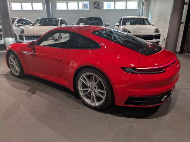 認定中古車ショールームもございます！広いスペースで、さらにごゆっくりとご覧いただけるようになりました。