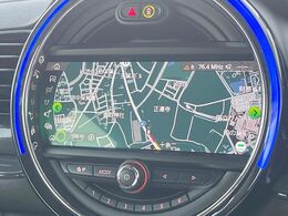 ●MINI純正ナビ:一体感のあるナビは、高級感ある車内を演出してくれます。オーディオ機能も充実しておりますので、運転もより楽しめます♪