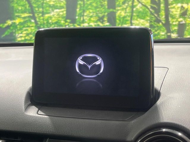 【マツダコネクトナビ】車内の雰囲気にマッチした一体型タイプのナビ。各種車輌設定やBluetooth再生等、様々な機能が楽しめます。直感的なダイヤル操作が可能で、使い勝手も良好です。