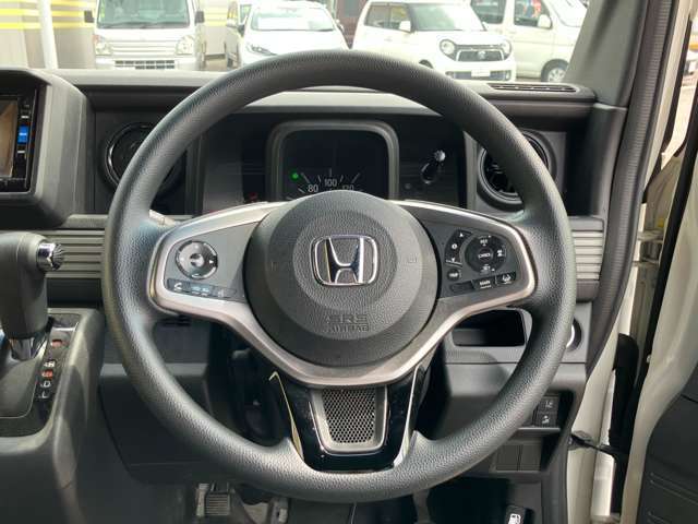 【シンプルなハンドル】ハンドルはシンプルなデザインとなっております☆軽くて運転がしやすいですよ☆