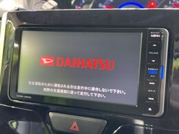 【純正ナビ】人気の純正ナビを装備しております。ナビの使いやすさはもちろん、オーディオ機能も充実！キャンプや旅行はもちろん、通勤や買い物など普段のドライブも楽しくなるはず♪