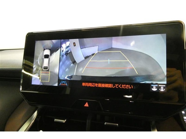 【パノラミックビューモニター】映像で、見づらい車両周辺の確認をアシスト。クルマを真上から見ているような映像を表示。 運転席から確認しにくい車両周囲の状況を把握。