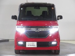 ハロゲンより明るく、より遠くまでさらなる安心感のあるLEDヘッドライトを採用。照射軸の上下方向を自動調整するオートレベリング機構、点灯忘れも防止できるオートライトコントロール機構付きです。