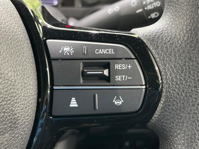 【アダプティブクルーズコントロール】高速道路での長距離走行が楽に！！自動で速度を保つクルーズコントロールが、衝突軽減システムと連携し、前方の車両を感知して車間を保つように速度調節してくれます！！