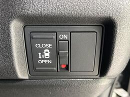 【パワースライドドア】スマートキーや運転席のスイッチでスライドドアの開閉が可能♪電動だから力を入れてドアを開ける必要が無く、小さいお子様でも、重い荷物を持っている時もラクに開け閉めできます♪
