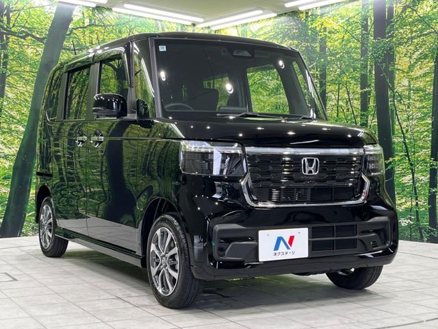 大好評のボディコーティング「弾スプラッシュコート」もご納車までに施工可能。通常のガラスコートと異なる、耐久年数6年の無機質ガラスコーティングが、ボディをキレイな状態に保ってくれます。