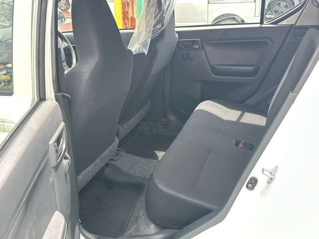 ★5年間新車保障★初度登録から5年間の新車保証が含まれています。長期間、安心してお乗り頂けます！保障費用は支払総額に含まれています！遠方のお客様は保証継承後、お近くのディーラーにて保証が受けられます！