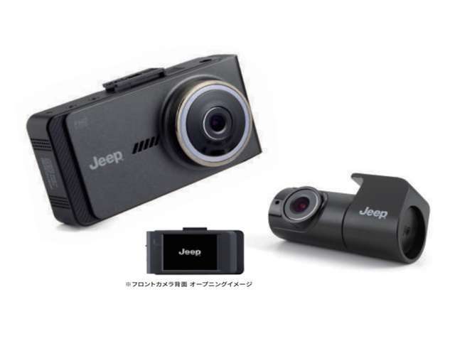 タッチパネルを操作するだけで、映像の確認や設定が簡単におこなえるモニター付き ドライブレコーダー。事前の危険を察知して、警告音とモニター表示で視覚的に危険 をお知らせする先進のドライバーアシスト機能搭載