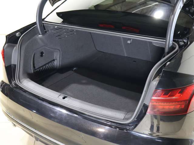 お乗りのお車を展示販売させていただくサービスも行っております、お気軽にご相談ください。