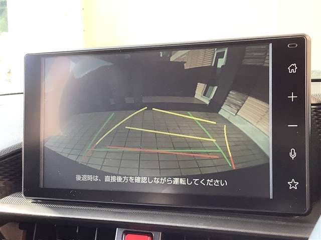 パックモニタ-も装備しております。車庫入れの苦手なお客様、もうご心配いりません。重宝してくれると思います。