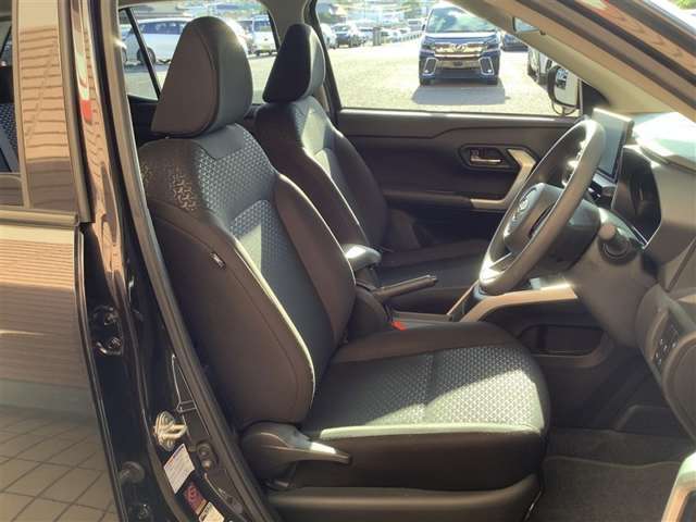 優越感のあるドライバ-シ-ト。視界も良く、乗りやすいと思います。是非、お座り下さい☆☆☆