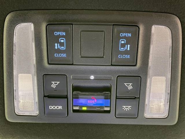 【両側パワースライドドア】スマートキーや運転席のスイッチで後席両側スライドドアの開閉が可能♪電動だから力を入れてドアを開ける必要が無く、小さなお子様でも簡単に開け閉めでき快適です♪