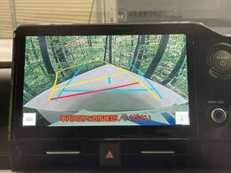 【バックカメラ】駐車時に後方がリアルタイム映像で確認できます。大型商業施設や立体駐車場での駐車時や、夜間のバック時に大活躍！運転スキルに関わらず、今や必須となった装備のひとつです！
