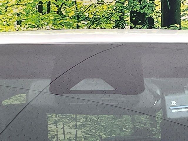 【トヨタセーフティセンス】走行中に前方の車両等を認識し、衝突しそうな時は警報とブレーキで衝突回避と被害軽減をアシスト。より安全にドライブをお楽しみいただけます。