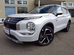 4WD 9インチナビ Bluetooth アラウンドビューモニター パワーシート シートヒーター ステアリングヒーター 衝突軽減ブレーキ ブラインドスポットモニター LEDヘッドライト 試乗OK 禁煙車 5人乗り