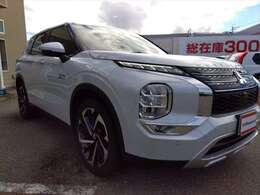 4WD 9インチナビ Bluetooth アラウンドビューモニター パワーシート シートヒーター ステアリングヒーター 衝突軽減ブレーキ ブラインドスポットモニター LEDヘッドライト 試乗OK 禁煙車 5人乗り