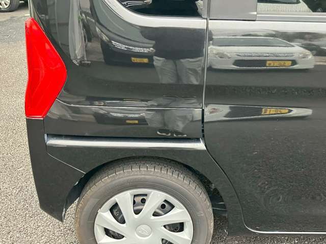 第三者機関による車両検査を実施しております。出来るだけ安心安全の車両状態でお客様に納車できるよう心掛けております。