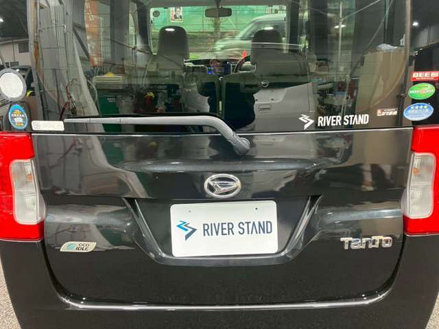 第三者機関による車両検査を実施しております。出来るだけ安心安全の車両状態でお客様に納車できるよう心掛けております。