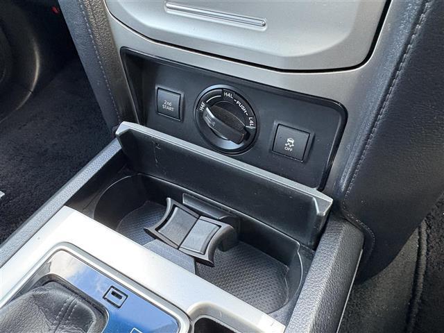 徹底的な検査を行い、車両の内外装・骨格部のダメージを詳細に把握しています。