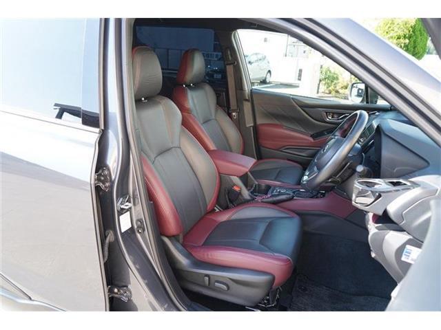 運転席にはシートヒーター・メモリー機能付パワーシート・センターアームレスト装備で快適なドライブをサポートしてくれます☆シートコンディション良好です☆