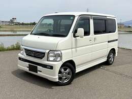 車両の品質管理は室内展示場を完備しておりますので、品質を保った状態の車両をご覧いただけます。