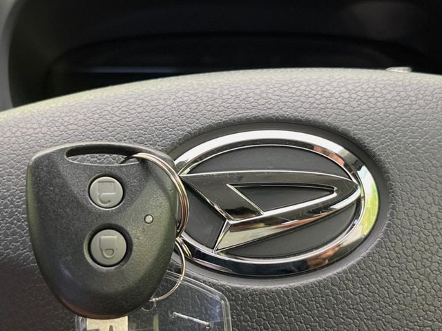 【キーレス】少し離れた場所からでもボタン一つでドアの開錠・施錠ができるのでとっても便利！ドアの鍵穴周りに傷をつけることもありません♪