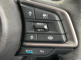 【全車速追従機能付クルーズコントロール】高速道路での長距離走行が楽に！！自動で速度を保つクルーズコントロールが、衝突軽減システムと連携し、前方の車両を感知して車間を保つように速度調節してくれます！！