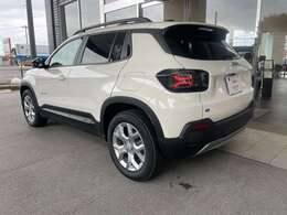 スタイリッシュで遊び心あふれる、Jeepブランド初の電気自動車