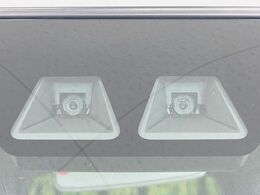 【スマートアシスト】走行中に前方の車両等を認識し、衝突しそうな時は警報とブレーキで衝突回避と被害軽減をアシスト。より安全にドライブをお楽しみいただけます。