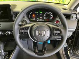 【ホンダセンシング】衝突軽減ブレーキ、車線逸脱抑制、誤発進抑制機能などの予防安全機能をセットで装備。さらにアダプティブクルーズコントロール、オートハイビーム機能が快適なドライブをアシストします。