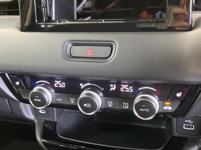 【シートヒーター】運転席/助手席共に温度調節が可能なシートヒーターを装備。季節を問わず快適にドライブできます。