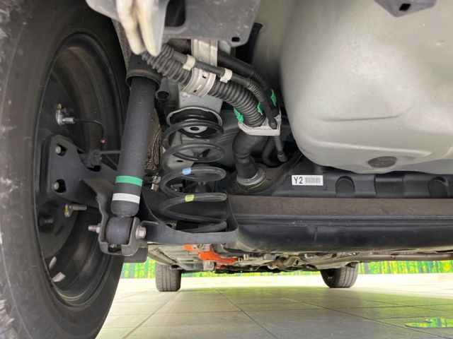 お車を安心してお乗りいただく為には、足回りの定期点検が欠かせません。サービスサポート（有償保証）では無料点検もご提供しており、安心のカーライフをお過ごしいただけるサポート体制が整っています。