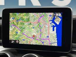 ●純正ナビ:一体感のあるナビは、高級感ある車内を演出してくれます。オーディオ機能も充実しておりますので、運転もより楽しめます♪