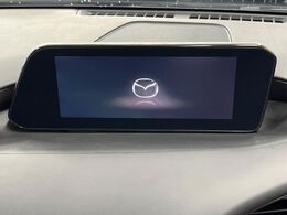 【純正ナビ】人気の純正ナビを装備しております。ナビの使いやすさはもちろん、オーディオ機能も充実！キャンプや旅行はもちろん、通勤や買い物など普段のドライブも楽しくなるはず♪