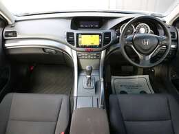 すっきりとしたアコードらしいデザインのダッシュ回り！フロントビューの視認性もよく運転しやすいと思います★