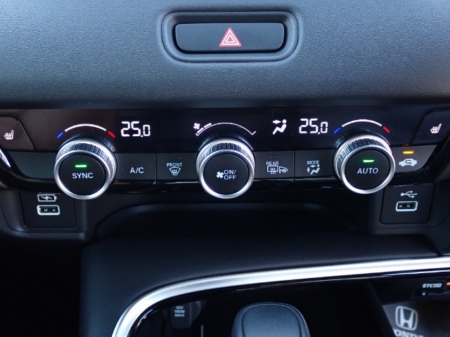 ◆【フルオートエアコン】お好みの温度に設定するだけで、エアコンの風量やモードを自動で切替してくれ車内の温度を最適になるようにコントロールしてくれる優れものです。