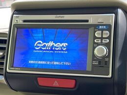 【純正ナビ】人気の純正ナビを装備しております。ナビの使いやすさはもちろん、オーディオ機能も充実！キャンプや旅行はもちろん、通勤や買い物など普段のドライブも楽しくなるはず♪