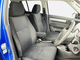 【運転席】座り心地が良いシートなので長時間の運転でも快適にお過ごしいただけます。新品のフロアマットのご注文も可能です。掲載箇所以外にご希望の写真がございましたらお気軽にお問い合わせ下さい。