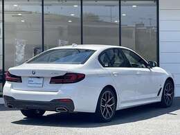 地域最大級の展示台数！お気に入りのお車があれば、ぜひステアリングを手にしてください。稀少モデルも鋭意取り揃え、幅広いニーズにお応え致します。スタッフ一同皆様のご来店を心よりお待ち申し上げます。