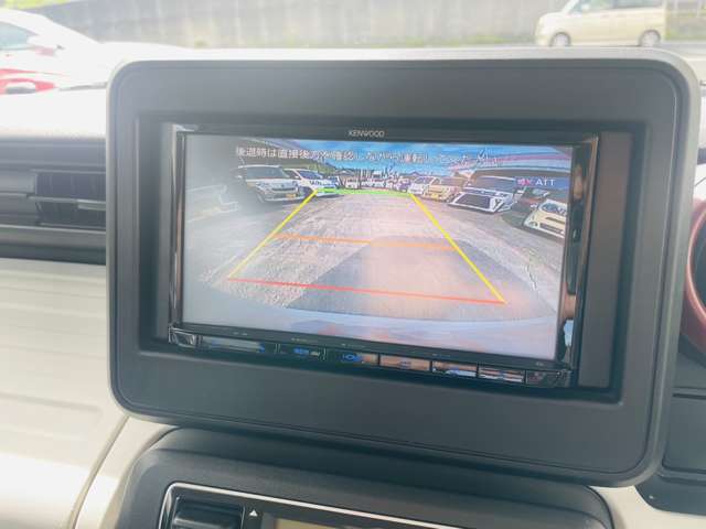 メモリナビです。バックカメラがついています（テレビは観れません）