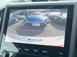 【バックカメラ】駐車時に後方がリアルタイム映像で確認できます。大型商業施設や立体駐車場での駐車時や、夜間のバック時に大活躍！運転スキルに関わらず、今や必須となった装備のひとつです！