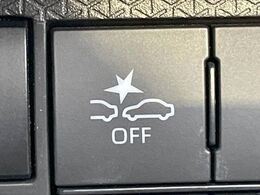 【スマートアシスト】走行中に前方の車両等を認識し、衝突しそうな時は警報とブレーキで衝突回避と被害軽減をアシスト。より安全にドライブをお楽しみいただけます。