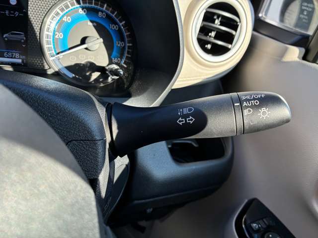 ハイビームアシスト・・・先行車または対向車や周囲の明るさなどに応じ、自動的にハイビーム（上向き）とロービーム（下向き）を切り替えます♪