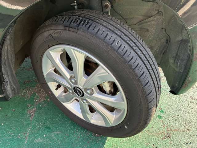 タイヤサイズは155/65R14です。日産純正アルミ装着です☆