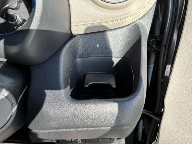 ドリンクホルダーは飲み物が取りやすい位置にございます♪