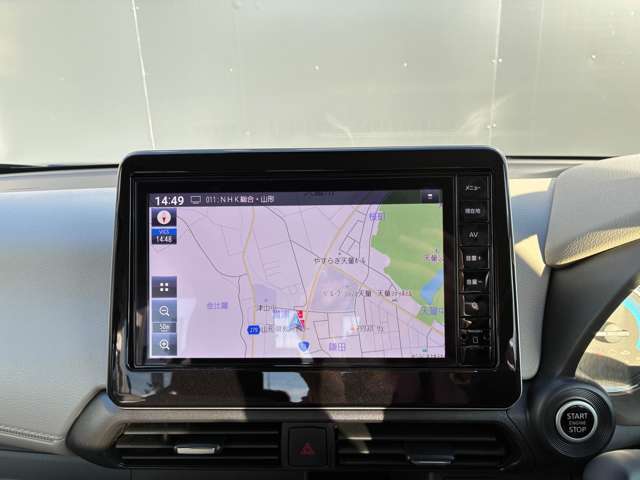 日産オリジナルナビゲーション（MM222D-L）装着車♪インパネにマッチするデザインに加え、9インチの大画面なので地図が大きく見え、操作性を高めます☆