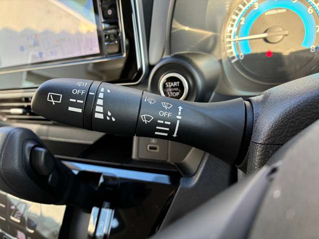 雨量に応じてワイパーの動作間隔を調整することができます！