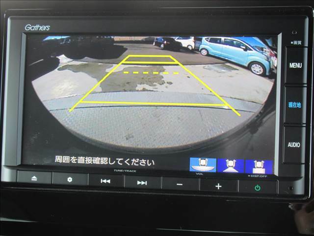 【バックカメラ】新車時に既についていますのでナビを取り付けいただければモニターに映し出すことも可能です。どこまで下がっていいか見るのにとても最適です。