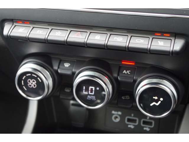 LIBERALAでは多種多様の車種をご用意させていただいております。お客様がご納得いくまで、そのお車の持つ特性を五感すべてで感じ取っていただける場をご提供します。